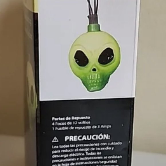 2 boxes of Green Alien Head String Lights (10) mini lights -Clear Indoor/Outdoor - Picture 3 of 5
